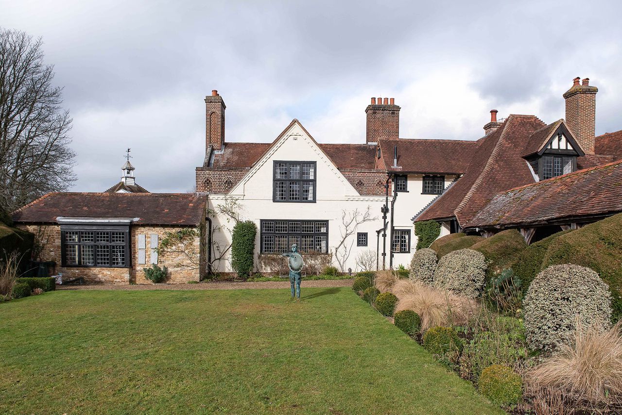 Take A Tour Around Britains Oldest Home Built In 1584 Homes And Gardens