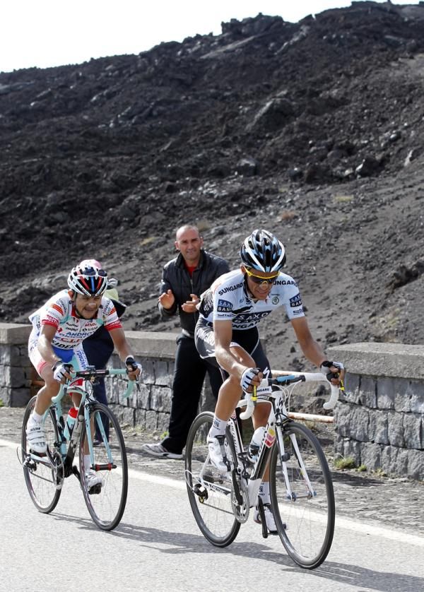 Alberto Contador's (Saxo Bank) final attack distanced Jose Rujano (Androni)