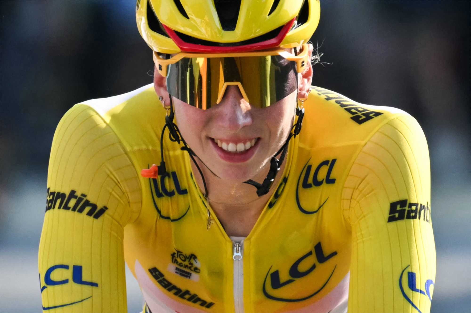 Team SD Worx-Protime's Dutch rider Lorena Wiebes wearing the overall leader's yellow jersey celebrates after crossing the finish line and winning the second (out of 9) stage of the fifth edition of the Women's Tour de France cycling race, 147.9 km from Aigle to Geneva, in Geneva on August 2, 2026. (Photo by NICOLAS TUCAT / AFP)