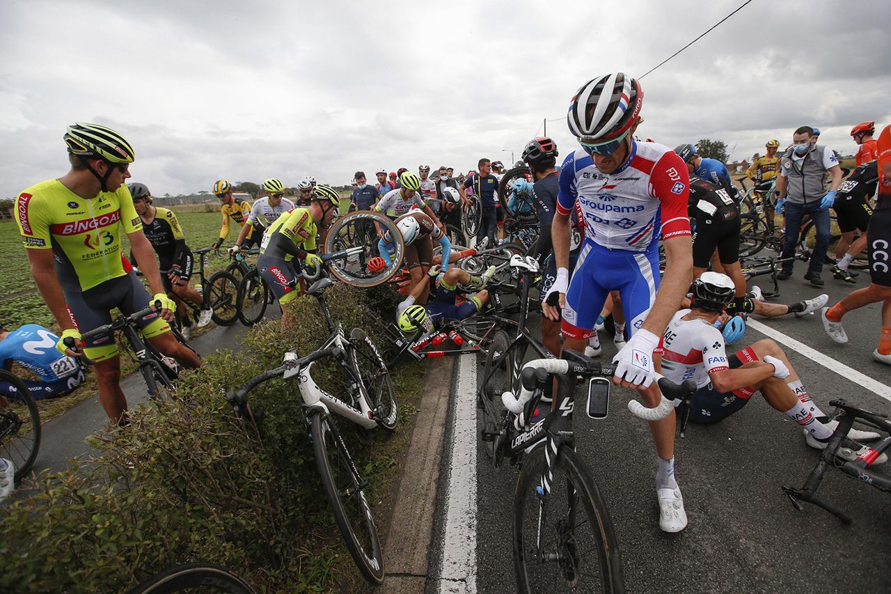 BinckBank Tour 2020 - 16th Edition - 1st stage Blankenberge - Ardooie 132,1 km - 29/09/2020 - Crash - Injury - photo Dion Kerckhoffs/CV/BettiniPhoto&Acirc;&copy;2020