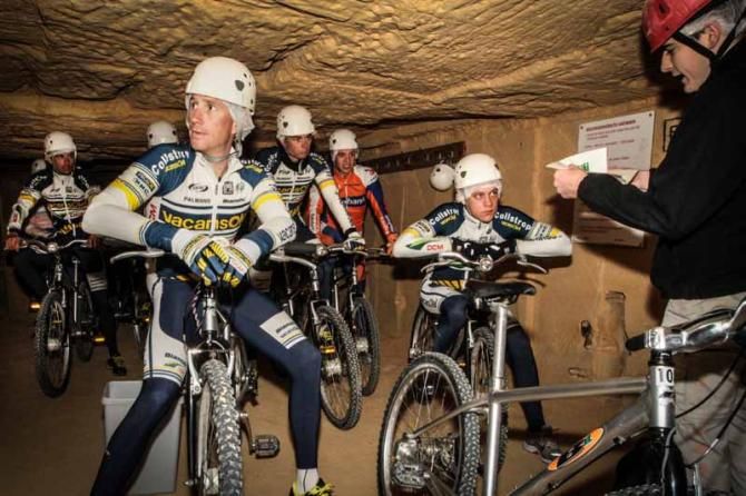 Low ceiling for the Vacansoleil riders in the caves underneath the Cauberg