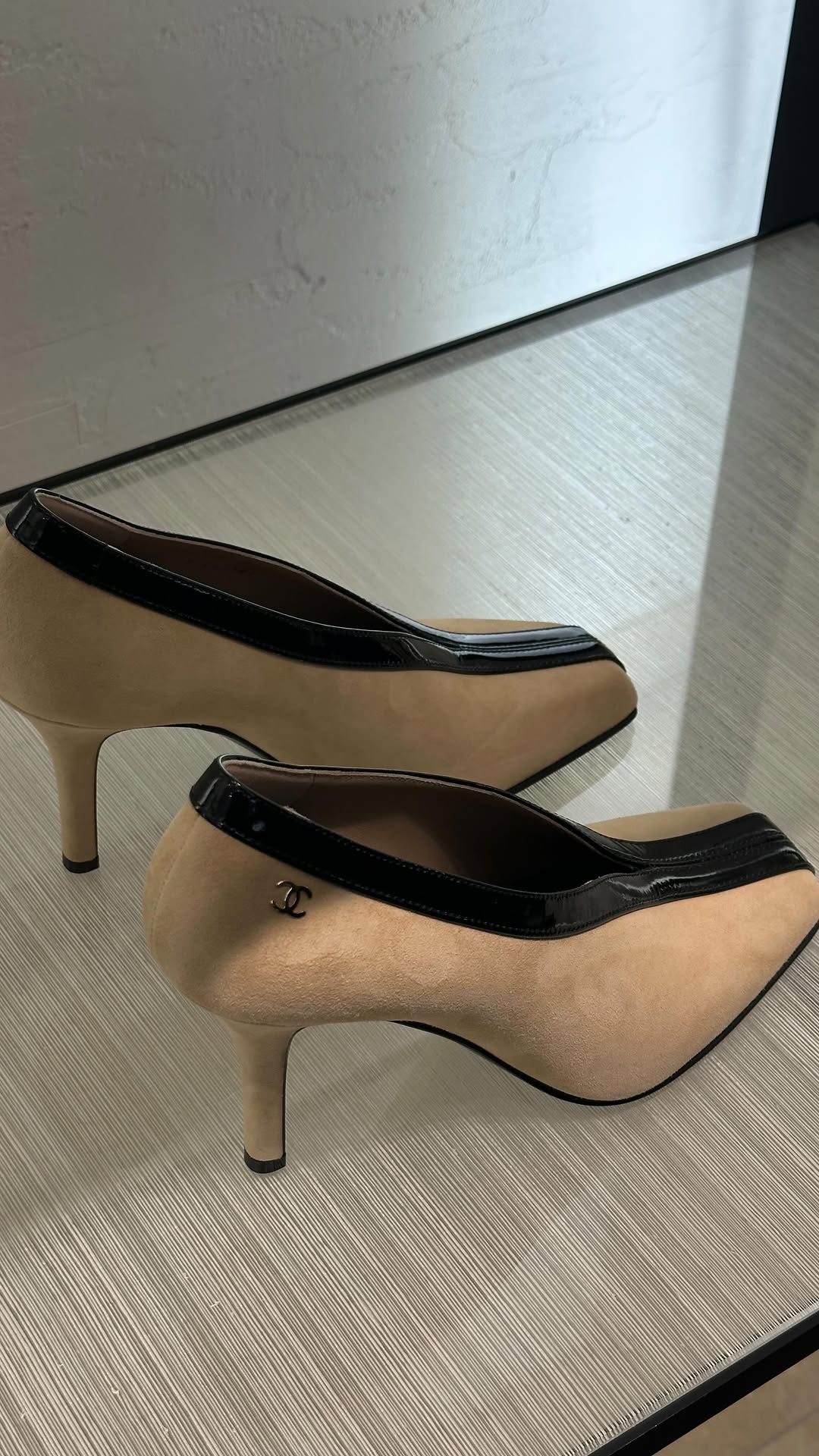 An image of @deborarosa in the Chanel two-toned pumps from the Spring 2026 show.