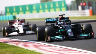 Lewis Hamilton i god driv, her fra et race i 2021. Singapore Grand Prix er neste race.