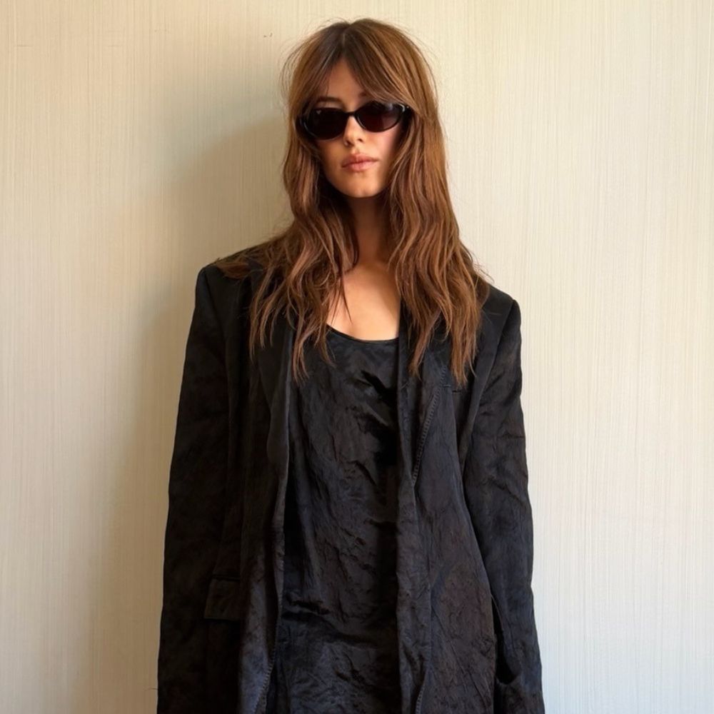 Daisy Edgar Jones wears a black linen minidress with a matching blazer and beige square-toe heels.