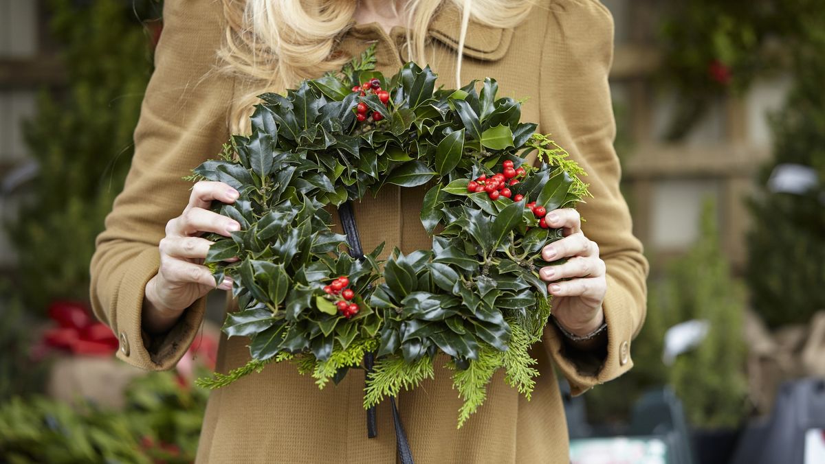 C'est la saison pour acheter des décorations de porte festives...