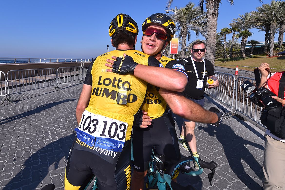 Dylan Groenewegen celebrates with his team