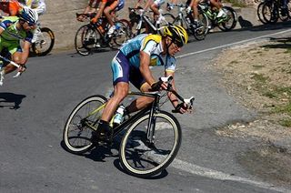 Lance Armstrong (Astana) going down the Poggio