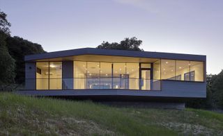 The house cantilevers over the hilly site and appears to balance elegantly above the rocky landscape, a design decision that led to its apt name, Box on the Rock