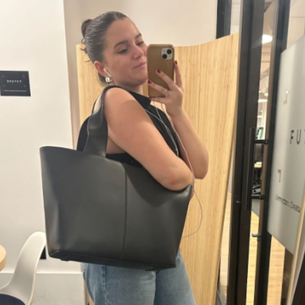 Associate Commerce Editor Brooke Knappenbeger tests the Freja Lafayette Tote