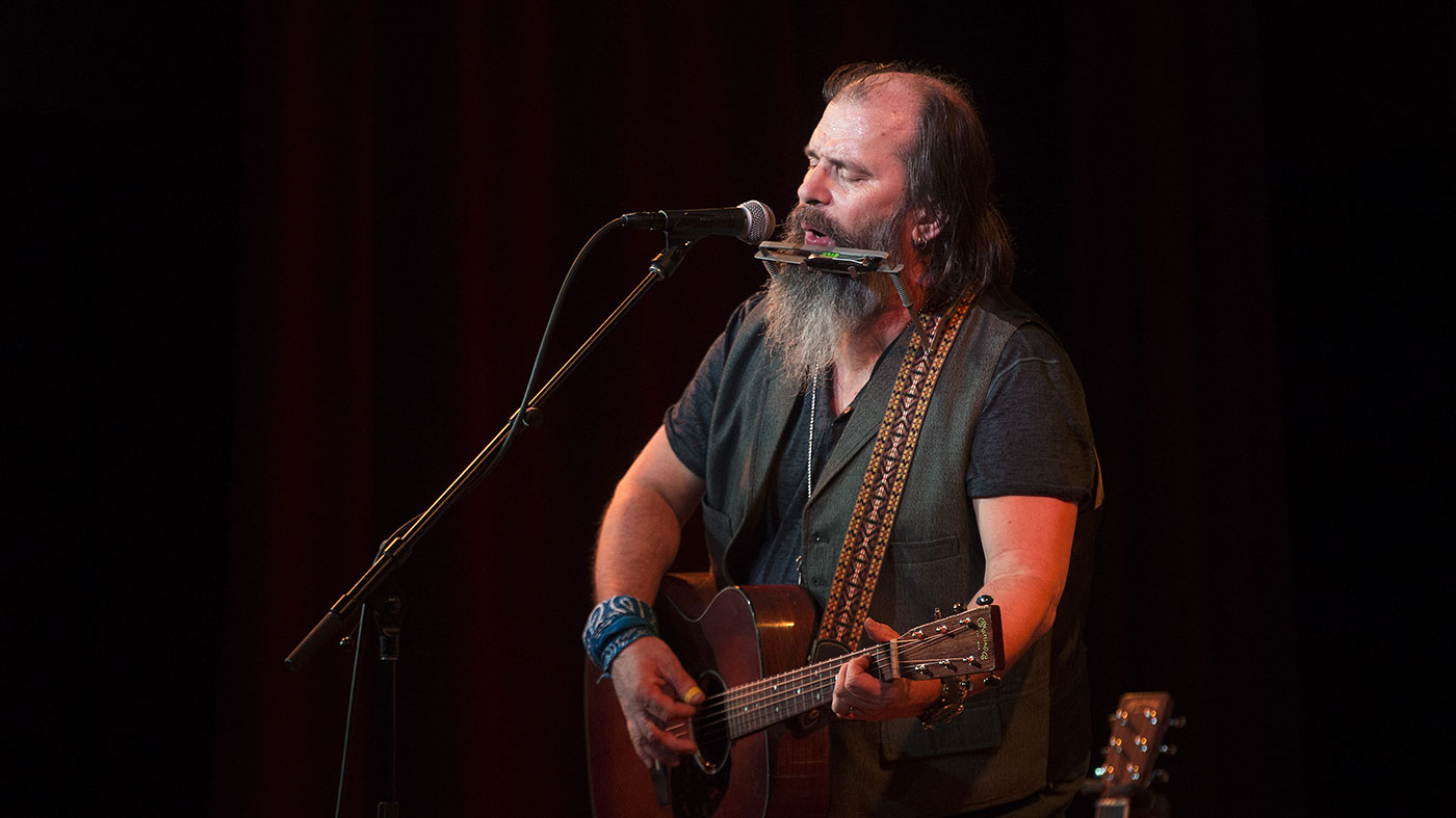 Steve Earle talks So You Wanna Be An Outlaw, Martins and mandolins ...