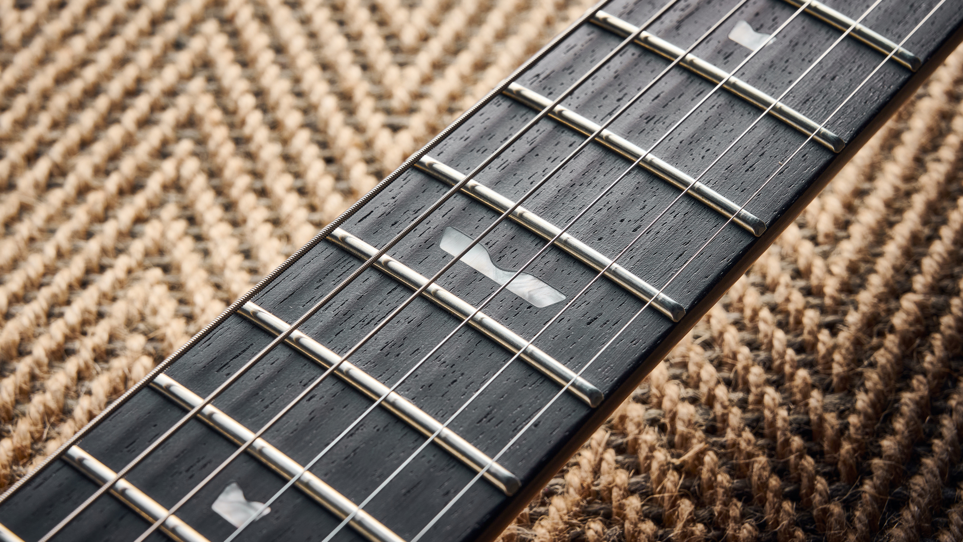 Close up of the Baum Guitars Verve rosewood fretboard