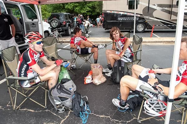 The Jamis team gets ready for the day.