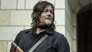 Daryl standing on the side of a building in The Walking Dead: Daryl Dixon
