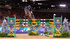 LIHS_winner_John-Whitaker_Sharid_6-Bar_20251220-3-1.jpg