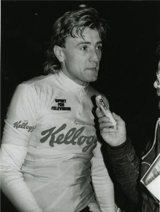 Malcolm Elliott talking to the press, Kellogs Tour