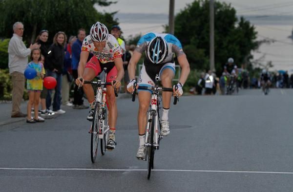 The men's finish as Will Routley squeaks by Nic Hamilton