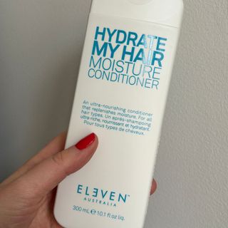 Laura holding Eleven Australia Hydrate My hair Moisture Conditioner - best hair conditioner