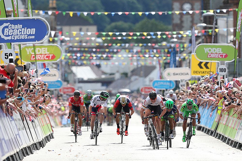 The bunch sprint to the finish line at Douglas Castle Tour of Britain stage 1