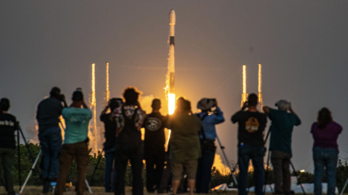 SpaceX Falcon 9 rocket launches Sirius XM radio satellite tv for pc (video)