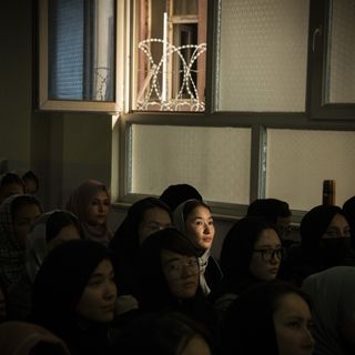 A private institute in the West of Kabul, where girls follow the American curriculum in English, but cannot obtain any Afghan official education certificate, nor can they go to university in Afghanistan, closed for women. © Kiana Hayeri for Fondation Carmignac