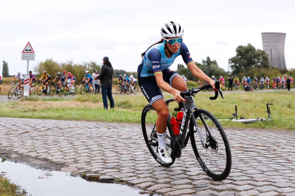 ROUBAIX FRANCE OCTOBER 02 Elisabeth DeignanArmitstead of United Kingdom and Team Trek Segafredo competes through Hornaing Wandignies cobblestones sector during the 1st ParisRoubaix 2021 Womens Elite a 1164km race from Denain to Roubaix ParisRoubaixFemmes ParisRoubaix on October 02 2021 in Roubaix France Photo by Bas CzerwinskiGetty Images