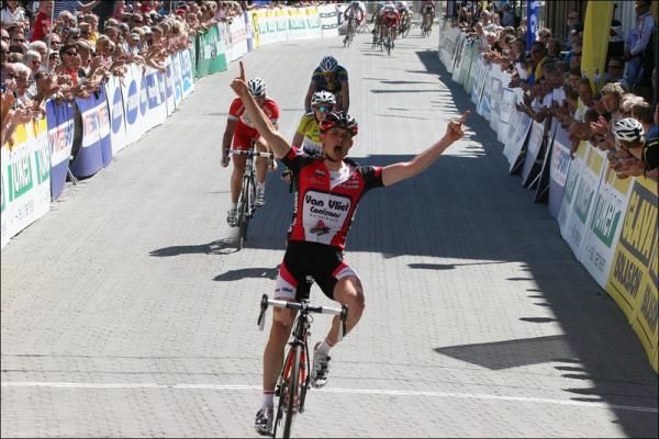 Christoph Pfingsten (Van Vliet Ebh Elshof) wins the final stage.