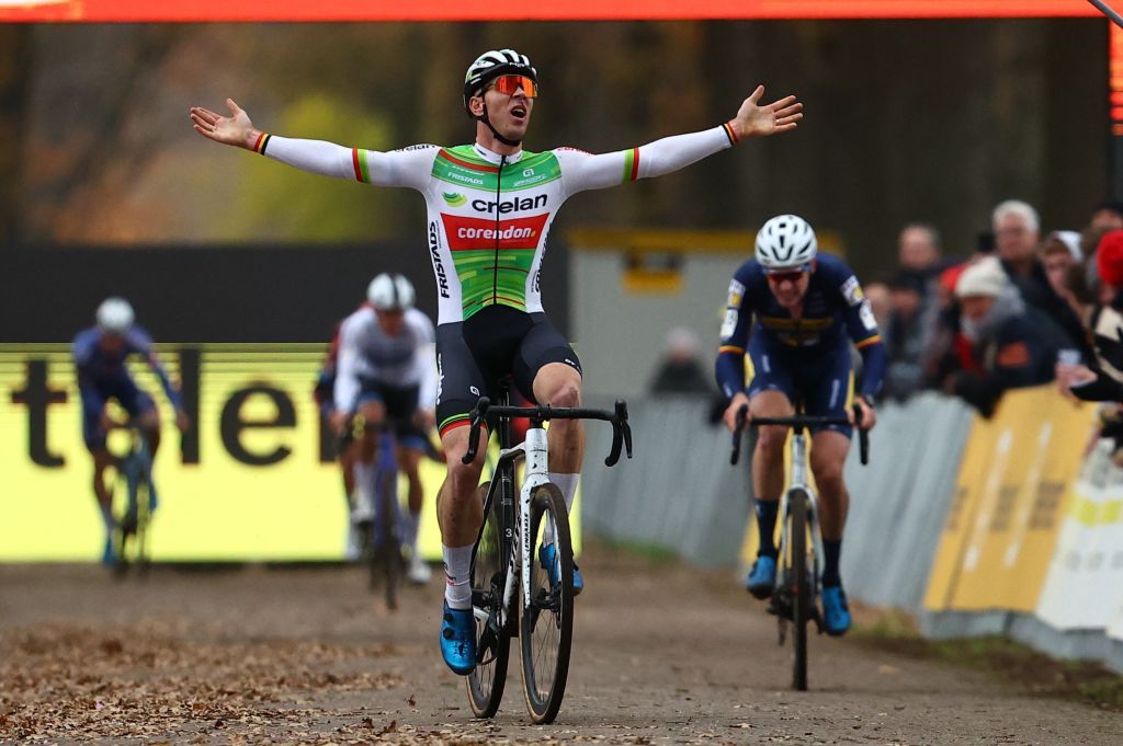 Belgian Laurens Sweeck celebrates as he crosses the finish line to win the men&#039;s race of the Superprestige Merksplas cyclocross event, fourth stage (4/8) of the Superprestige cyclocross cycling competition, Saturday 16 November 2024, in Merksplas.
BELGA PHOTO DAVID PINTENS (Photo by DAVID PINTENS / BELGA MAG / Belga via AFP)