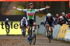 Belgian Laurens Sweeck celebrates as he crosses the finish line to win the men's race of the Superprestige Merksplas cyclocross event, fourth stage (4/8) of the Superprestige cyclocross cycling competition, Saturday 16 November 2024, in Merksplas.
BELGA PHOTO DAVID PINTENS (Photo by DAVID PINTENS / BELGA MAG / Belga via AFP)