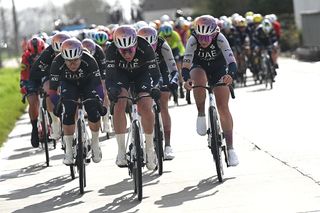 Ronde van Brugge Women LIVE: Peloton chasing down a breakaway duo to set up a sprint in Bruges