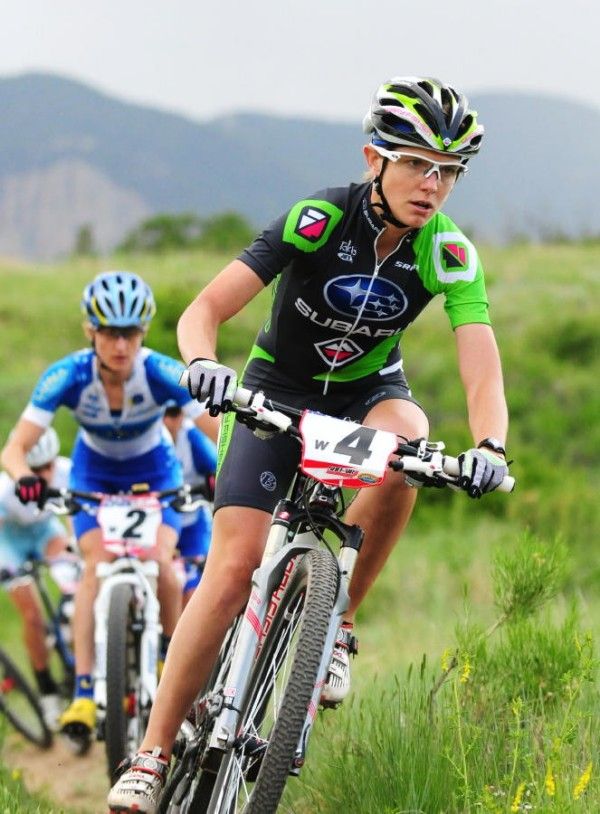 Heather Irmiger (Gary Fisher/Suburu) takes the lead on the first lap.
