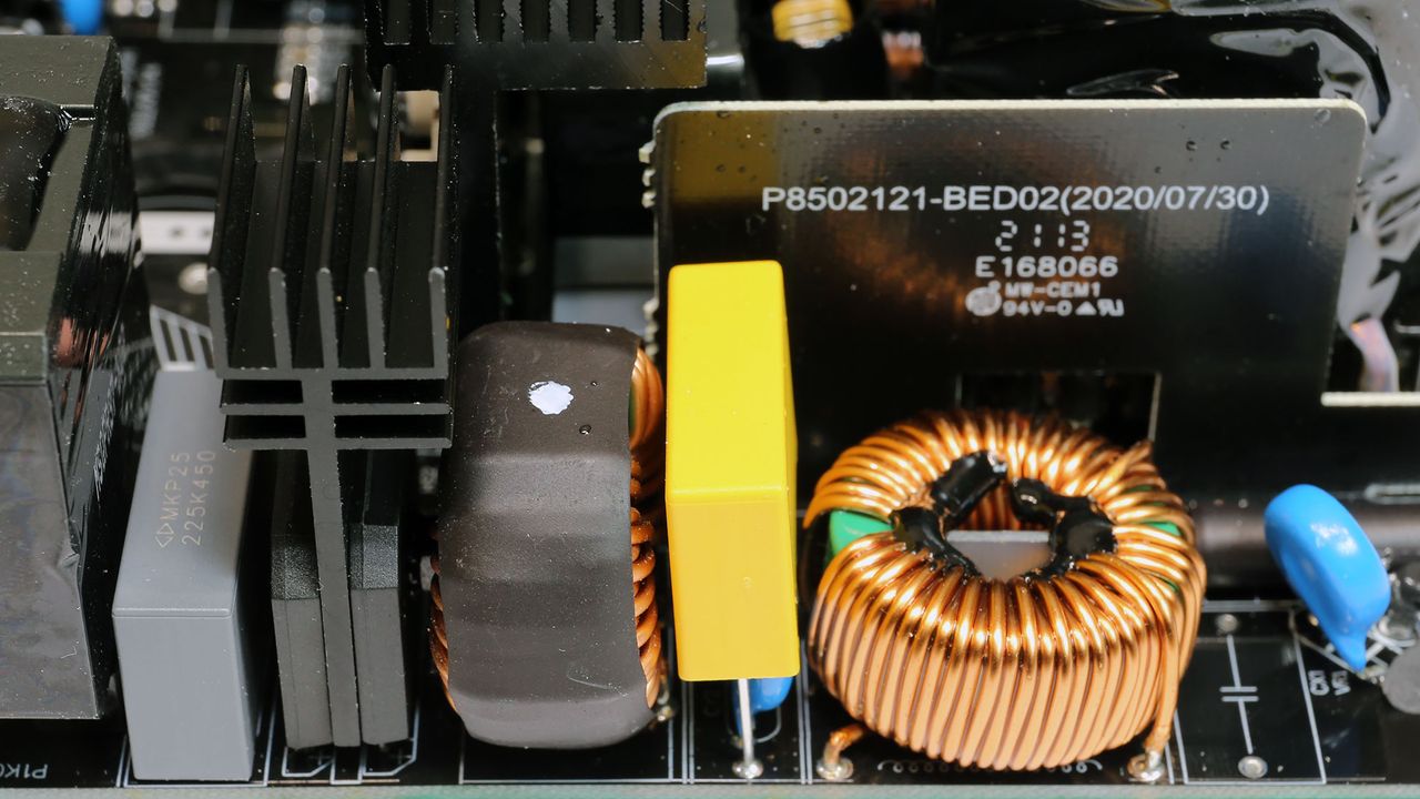 Gigabyte UD1000GM PG5