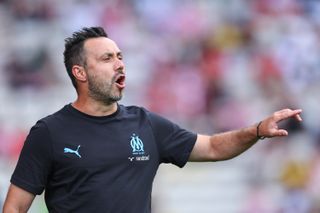 Marseille coach Roberto De Zerbi gives instructions to his players during a friendly against Sunderland in August 2024.