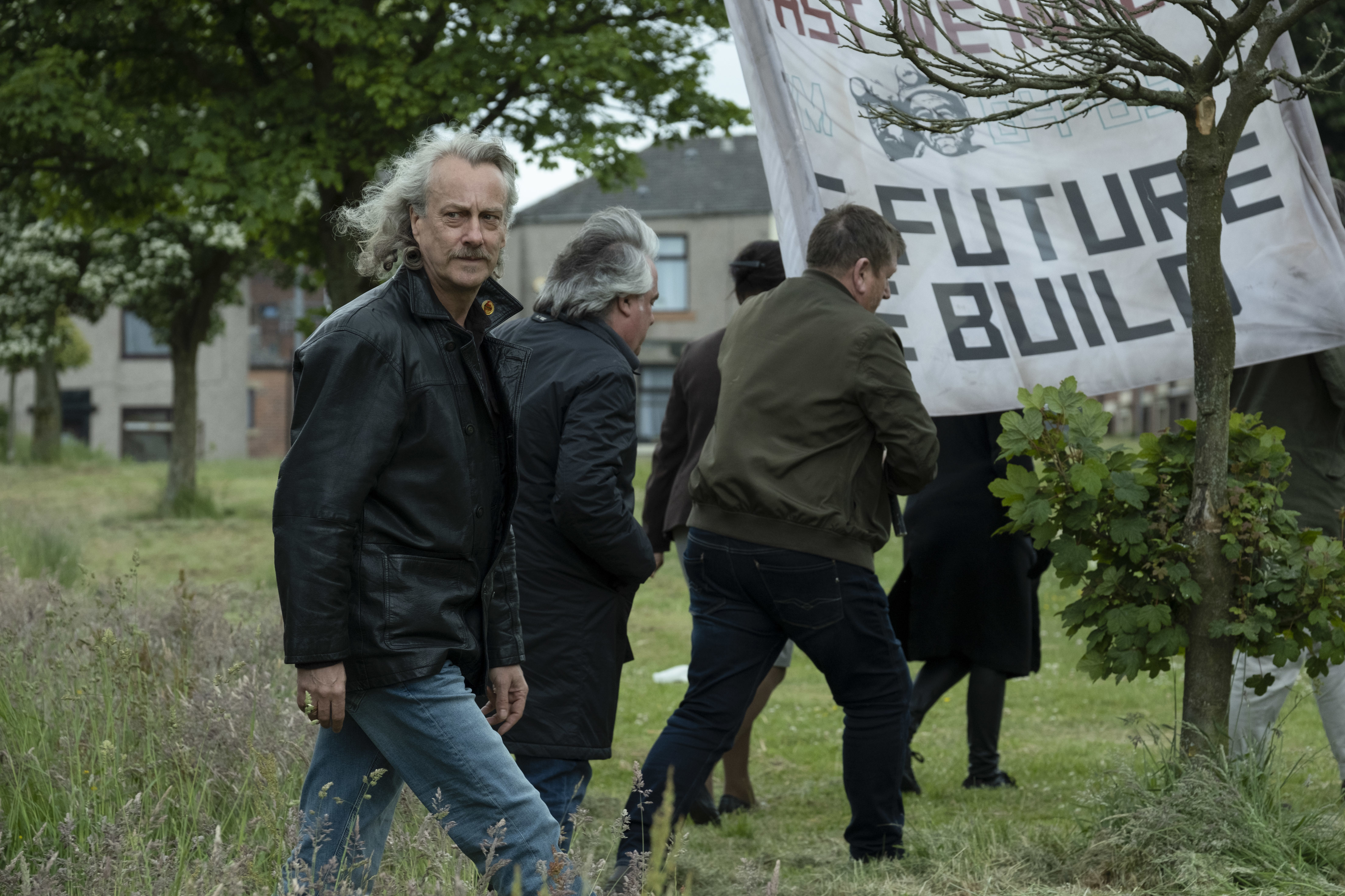 TV tonight Stephen Tompkinson stars.