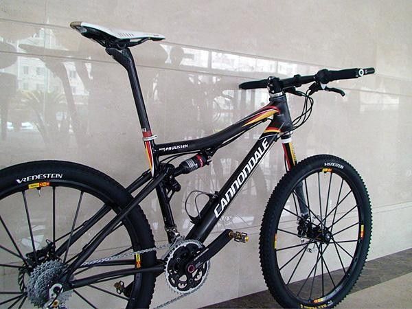 Cannondale engineers shaved some weight from the frame and fork with upgraded carbon, a raw finish and a few internal tweaks.