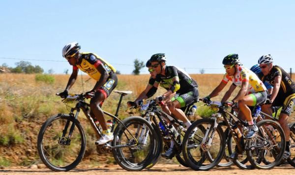 Adrien Niyonshuti pushes the pace in the lead group with the Nedbank 360Life trio, James Reid, David George and Kevin Evans, on his wheel and Nico Bell and Neil MacDonald tacked on at the back.