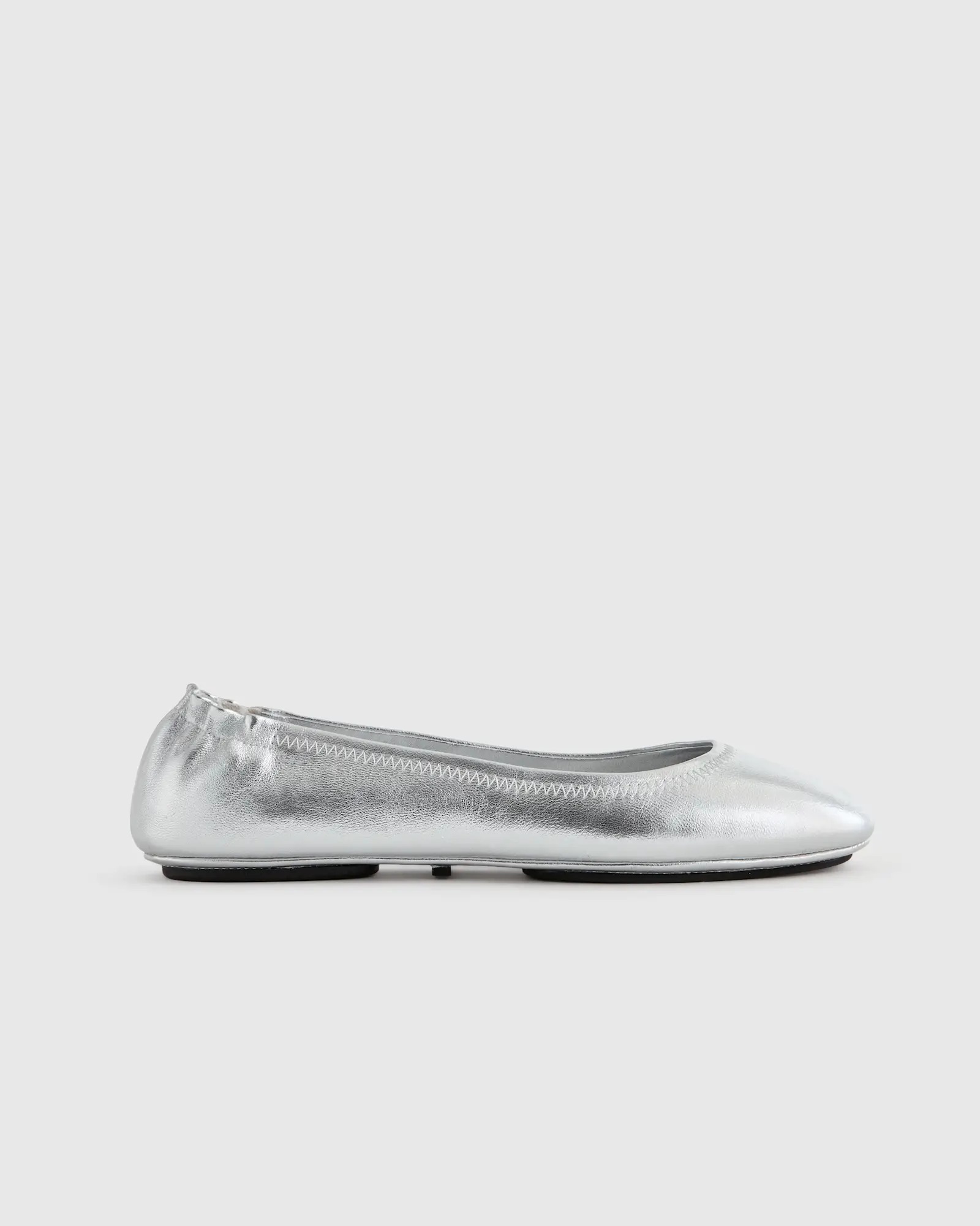 Quince Italian Leather On-The-Go Ballet Flat.