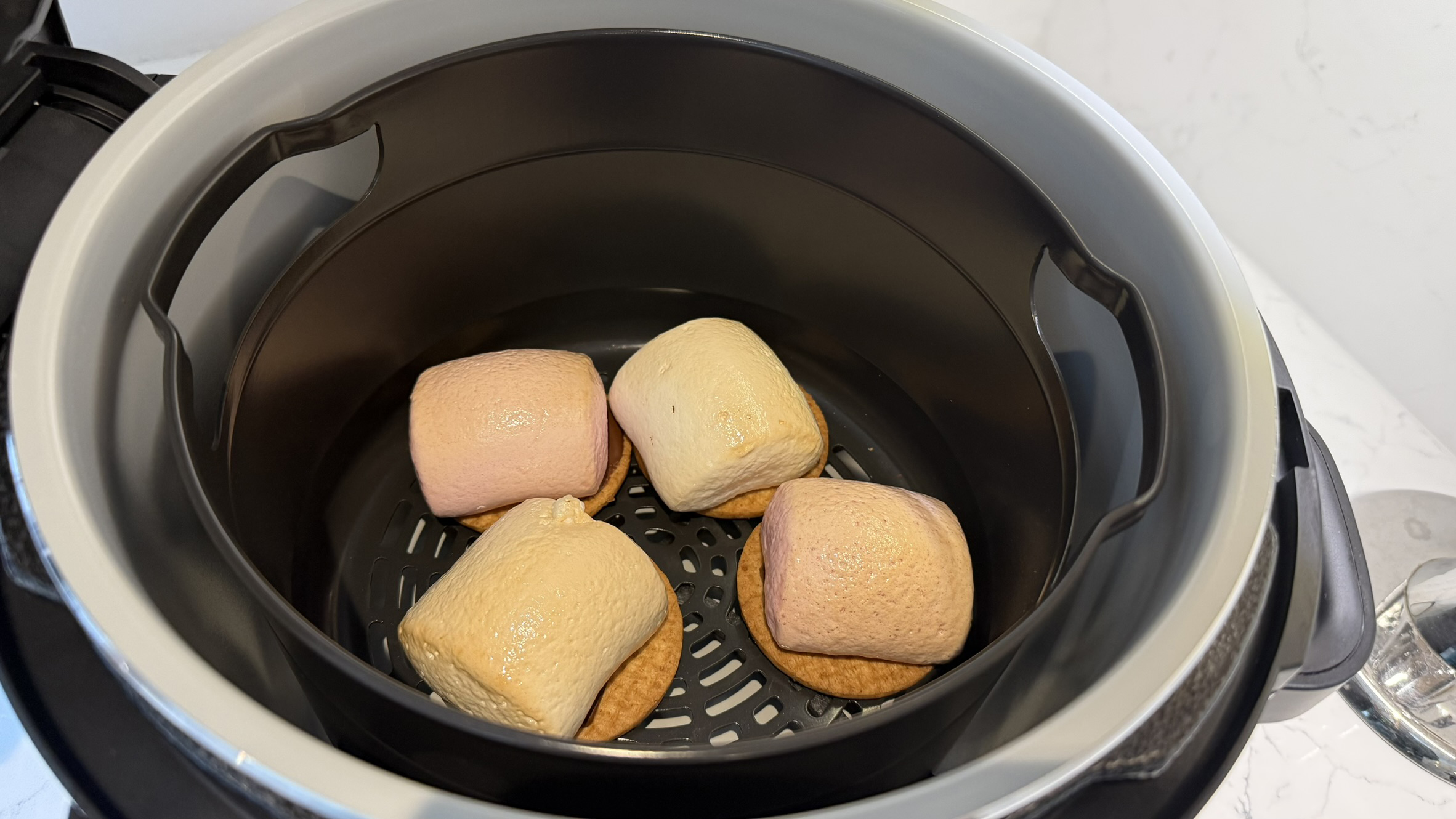 Air fryer s&#039;mores