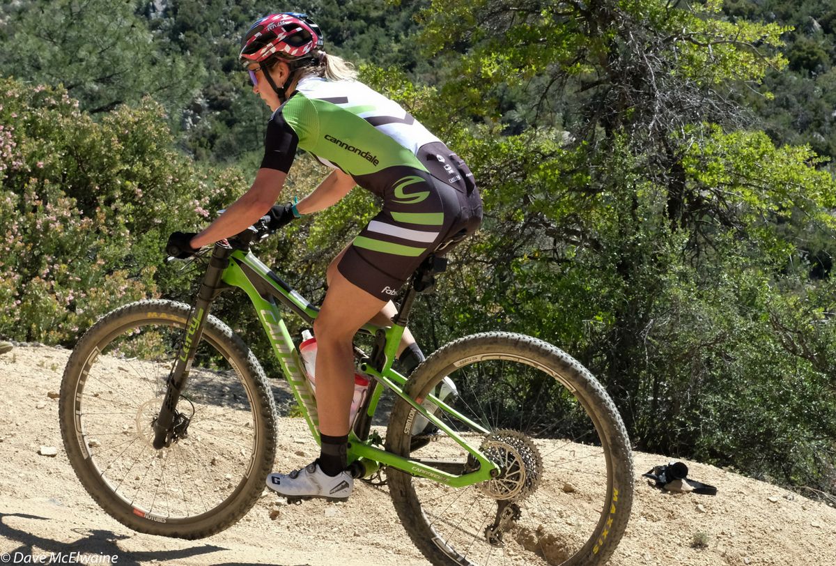 Erin Huck (Cannondale 3Rox) riding one minute behind Kate Courtney before the descent into Skull Valley