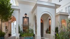 Facade of thr WOW!house