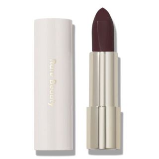 Lápiz labial Rare Beauty Kind Words en tono fuerte