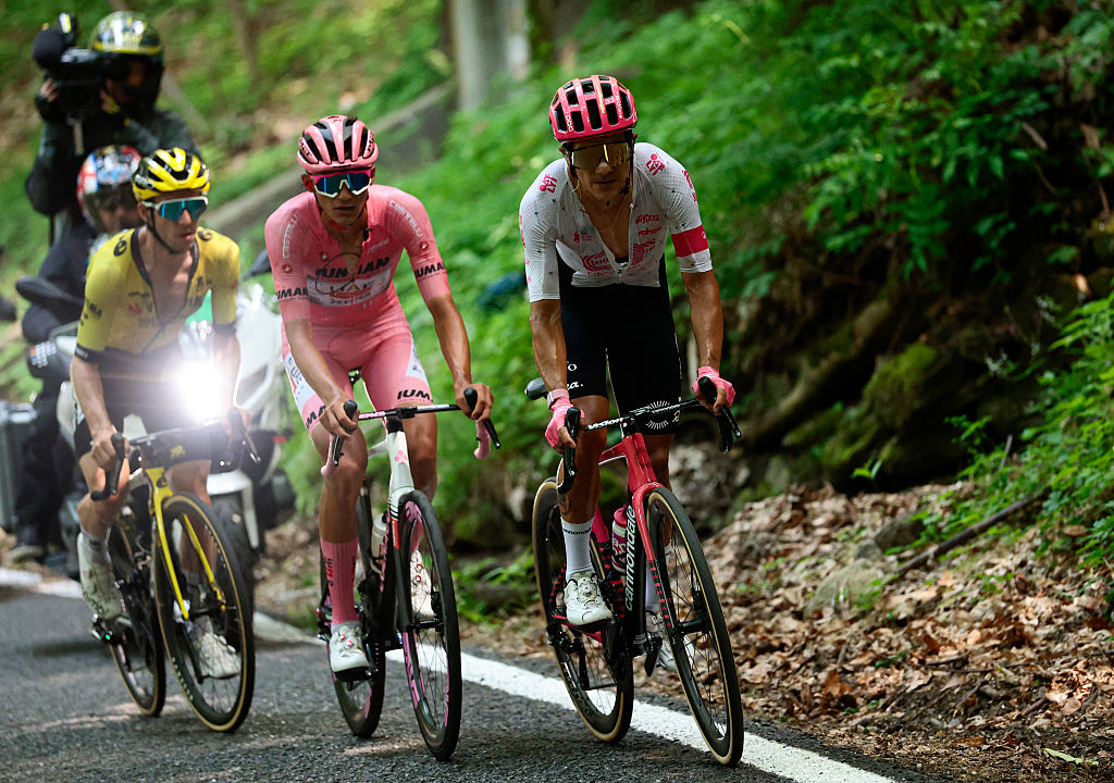 Stage 20 Giro d'Italia: Isaac del Toro, Simon Yates and Richard Carapaz on the Colle delle Finestre