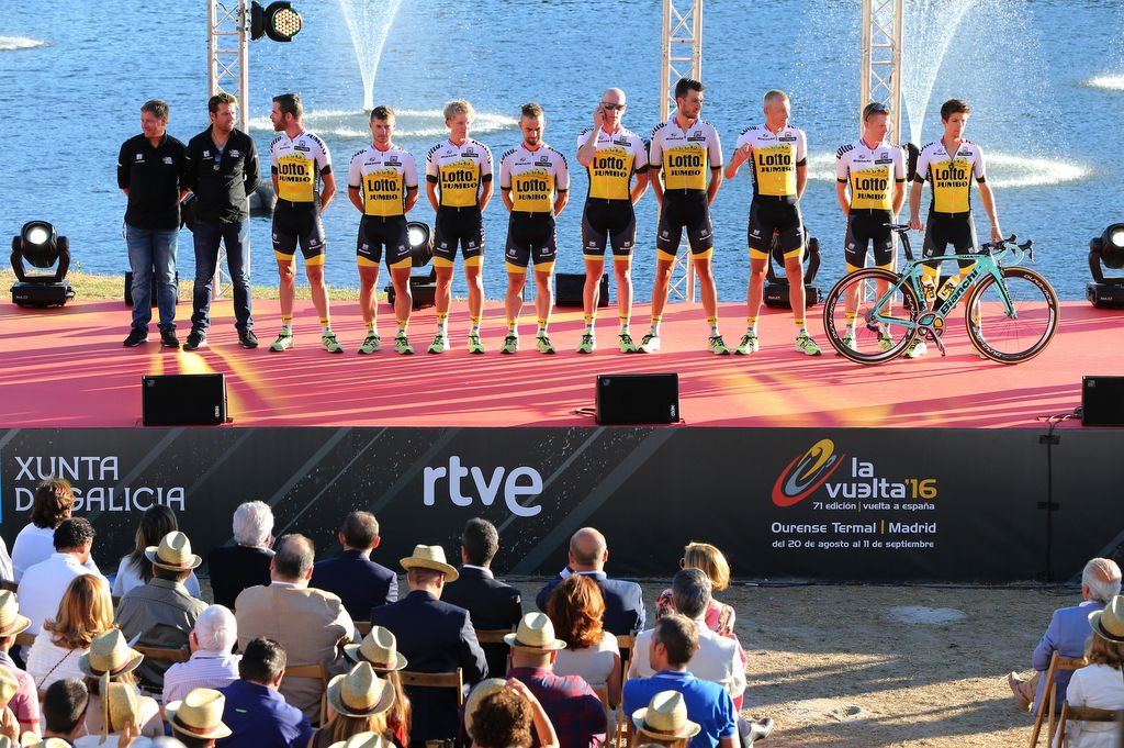 The LottoNL-Jumbo squad on stage