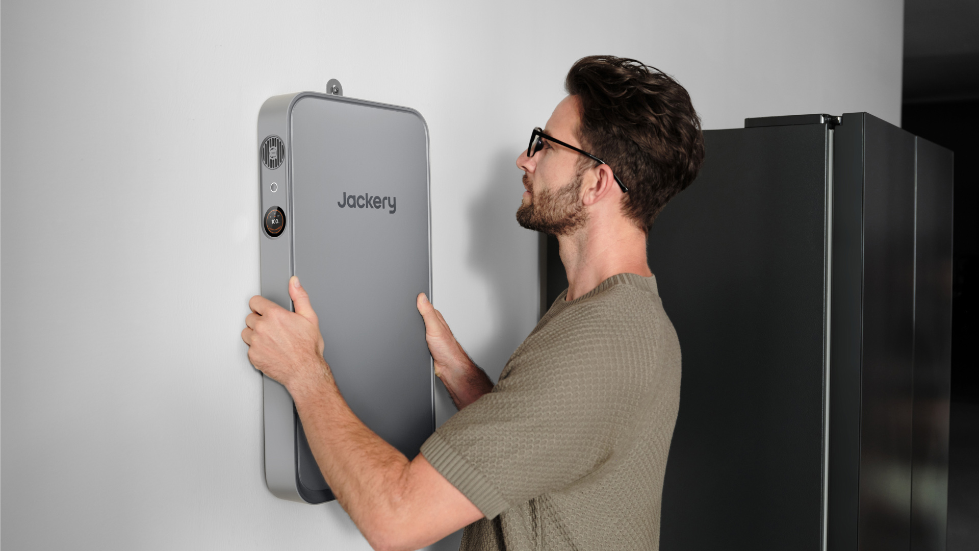 Jackery FridgeGuard in situ