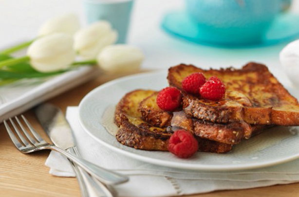 Cinnamon toast with raspberries