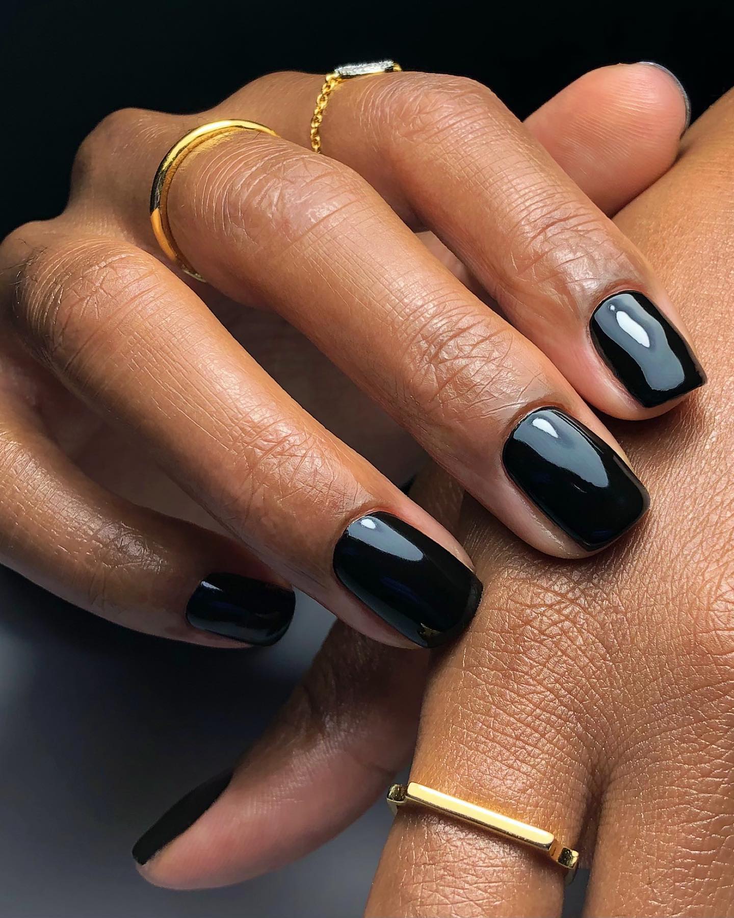 A black manicure by Julia Diogo.