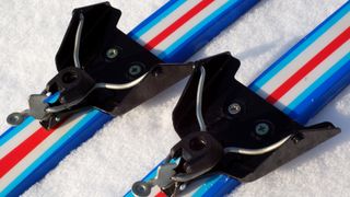 Class cross country ski bindings