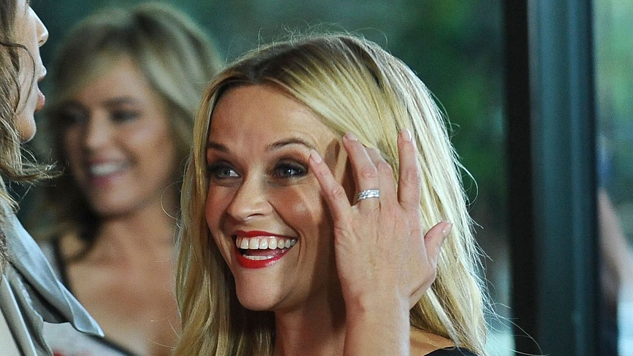 Reese Witherspoon&#039;s Christmas tree decor breaks tradition and her friends can&#039;t get enough 