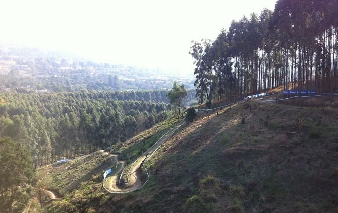 A winding climb early in the cross country course.