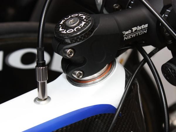 Many of the Agritubel riders apparently wanted to get just a tad bit lower, eliminating the upper headset cover.