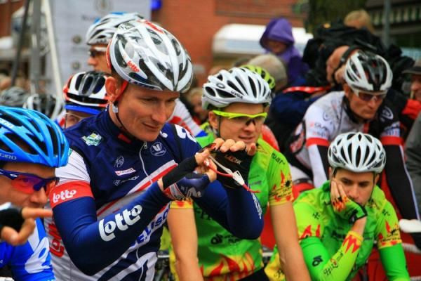Greipel checking his glasses